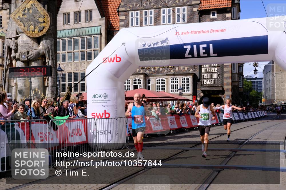 13.09.2026 - 21. swb-Marathon Bremen Tim E. http://msf.ph/oto/10357844 13.09.2026 12:53:09 Ziel 417, 553, 2100, 7244, 8077, 8729, 9522 meine-sportfotos.de