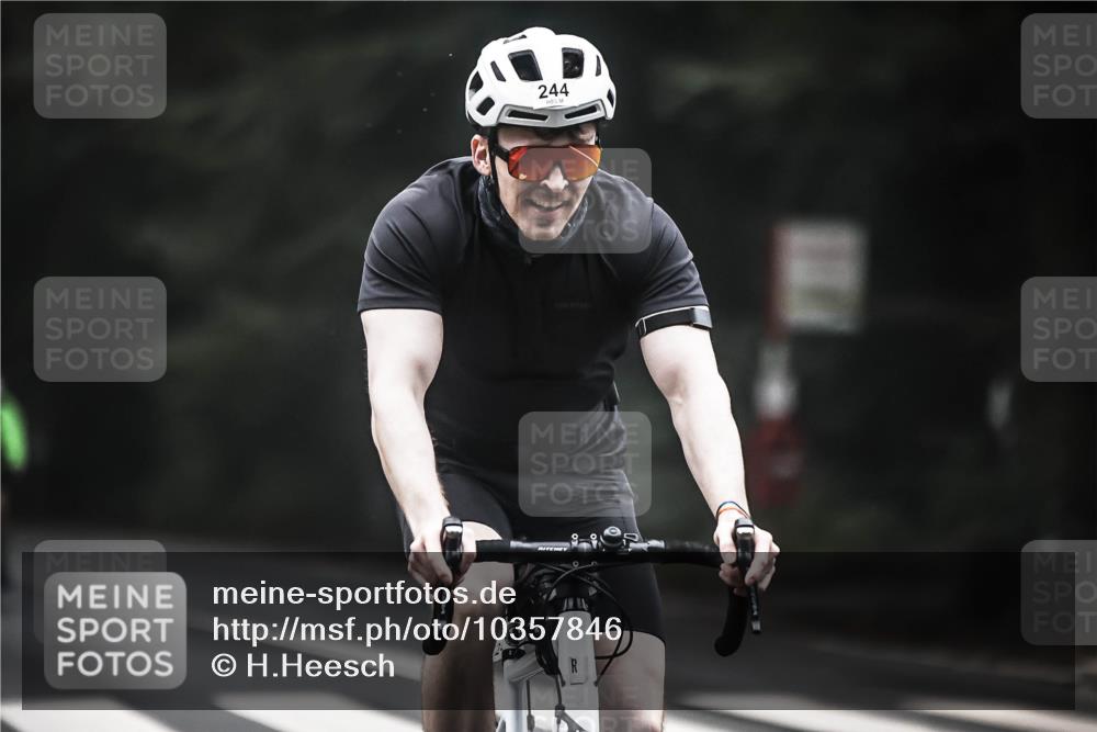 13.09.2026 - Stadtparktriathlon H.Heesch http://msf.ph/oto/10357846 13.09.2026 09:53:09 Radfahren 233, 244, 286, 326 meine-sportfotos.de