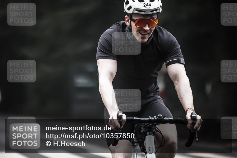 13.09.2026 - Stadtparktriathlon H.Heesch http://msf.ph/oto/10357850 13.09.2026 09:53:09 Radfahren 233, 244, 286, 326 meine-sportfotos.de