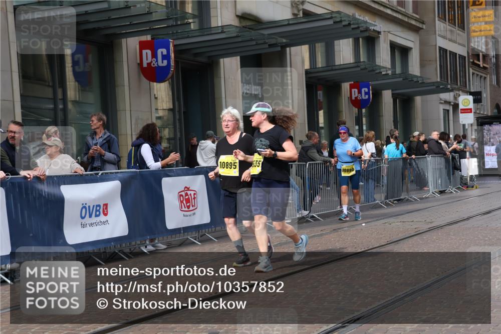 13.09.2026 - 21. swb-Marathon Bremen Strokosch-Dieckow http://msf.ph/oto/10357852 13.09.2026 11:18:10 Ziel 10176, 10192, 10194, 10535, 10600, 10651, 10895, 10899, 10997, 12371, 12561, 10137, 10191, 10192, 10459, 10513, 10713, 11482, 11808, 11829, 11943, 12023, 12177, 12178, 12321, 12373 meine-sportfotos.de