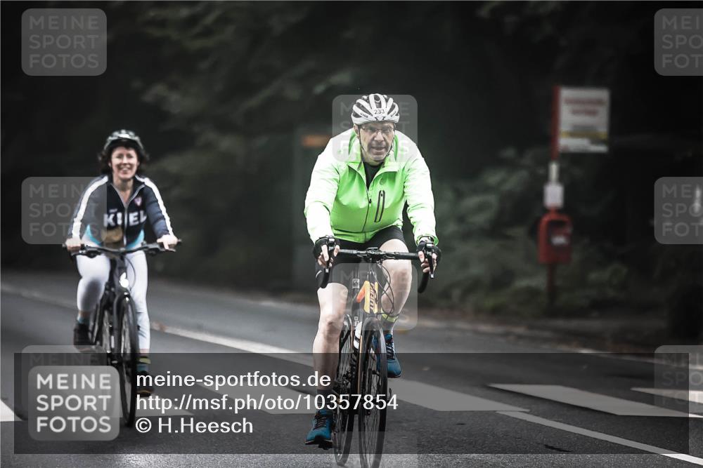 13.09.2026 - Stadtparktriathlon H.Heesch http://msf.ph/oto/10357854 13.09.2026 09:53:12 Radfahren 233, 244, 286, 301, 326 meine-sportfotos.de
