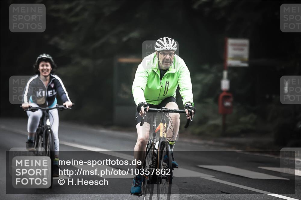 13.09.2026 - Stadtparktriathlon H.Heesch http://msf.ph/oto/10357862 13.09.2026 09:53:12 Radfahren 233, 244, 286, 301, 326 meine-sportfotos.de