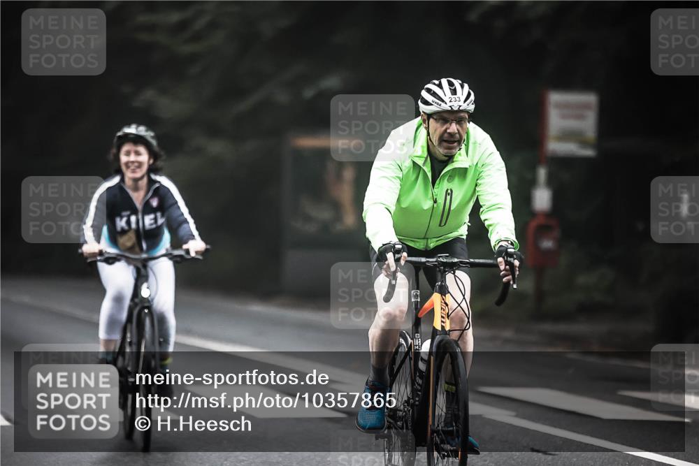 13.09.2026 - Stadtparktriathlon H.Heesch http://msf.ph/oto/10357865 13.09.2026 09:53:12 Radfahren 233, 244, 286, 301, 326 meine-sportfotos.de
