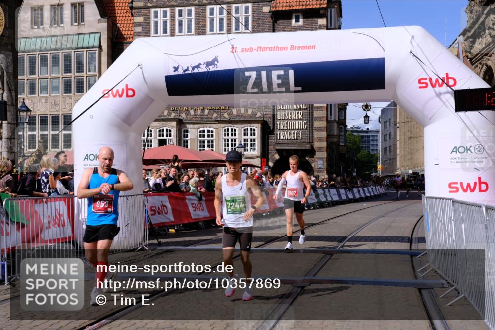 13.09.2026 - 21. swb-Marathon Bremen Tim E. http://msf.ph/oto/10357869 13.09.2026 12:53:10 Ziel 417, 553, 2100, 7244, 8077, 8729, 9522 meine-sportfotos.de