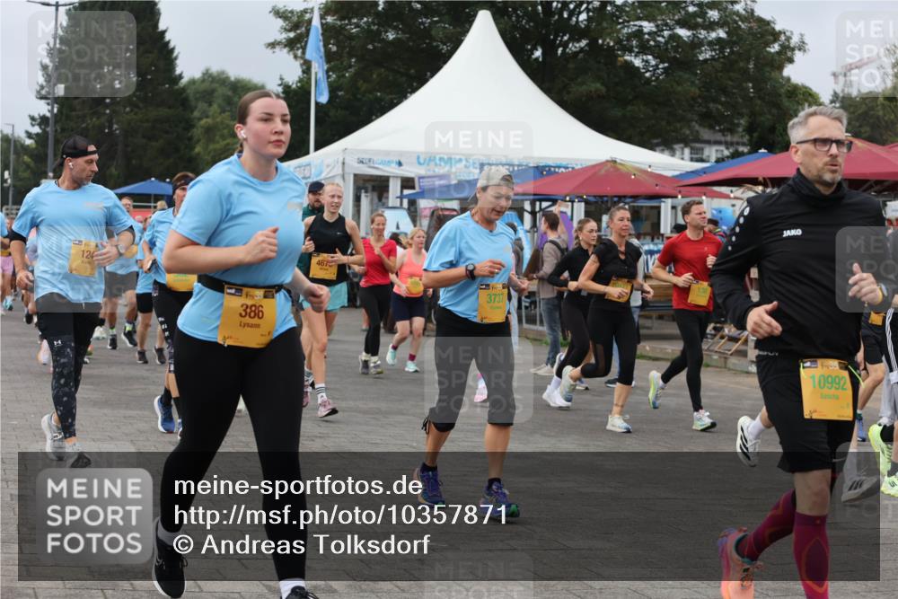 13.09.2026 - Kiel Lauf Andreas Tolksdorf http://msf.ph/oto/10357871 13.09.2026 10:00:16 Kiellinie 124, 386, 467, 3737, 38, 10992 meine-sportfotos.de
