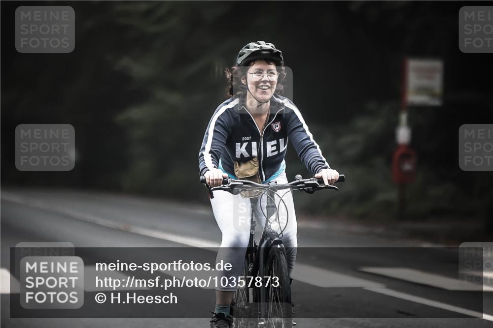 13.09.2026 - Stadtparktriathlon H.Heesch http://msf.ph/oto/10357873 13.09.2026 09:53:13 Radfahren 233, 244, 301, 326 meine-sportfotos.de