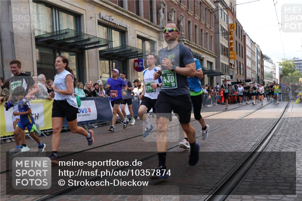 13.09.2026 - 21. swb-Marathon Bremen Strokosch-Dieckow http://msf.ph/oto/10357874 13.09.2026 13:34:42 Ziel 489, 536, 1210, 2366, 2413, 2430, 2492, 2525, 2561, 2755, 3063, 3181, 3217, 3353, 3380, 3768, 4487, 5125, 5415, 5647, 5684, 6085, 6391, 6403, 6627, 6655, 6750, 6756, 7123, 7405, 7443, 7462, 7657, 7750, 7998, 8155, 8328, 8515, 8623, 9017, 9038, 9216, 9820, 13017, 13018, 13051, 13060, 13180, 682, 784, 809, 1307, 1395, 1871, 1967, 2215, 2831, 3029, 3052, 3058, 3068, 3318, 3380, 3388, 3409, 3765, 3842, 3890, 4537, 4616, 5378, 5488, 5566, 5694, 5760, 5852 meine-sportfotos.de