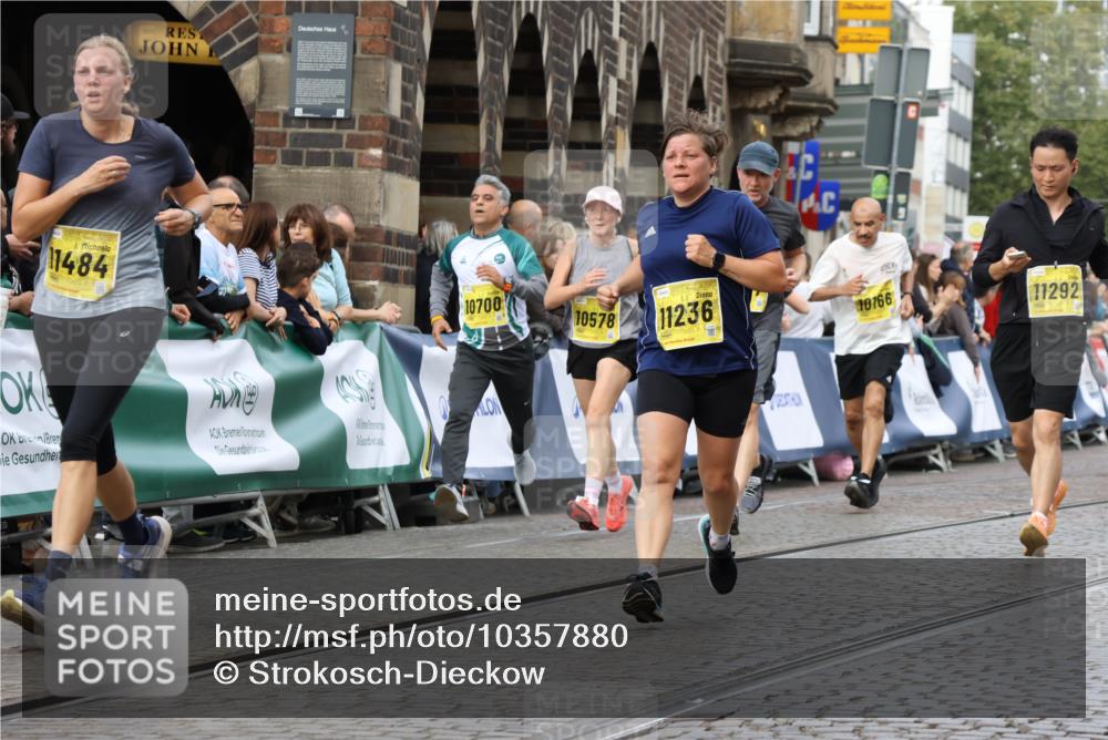 13.09.2026 - 21. swb-Marathon Bremen Strokosch-Dieckow http://msf.ph/oto/10357880 13.09.2026 10:57:19 Ziel 10157, 10408, 10610, 10772, 11000, 11079, 11328, 11946, 12032, 12284, 12434, 10177, 10226, 10300, 10394, 10517, 10518, 11106, 11365, 11480, 11498, 11609, 11734, 11965, 11966, 12037, 12111, 12372 meine-sportfotos.de