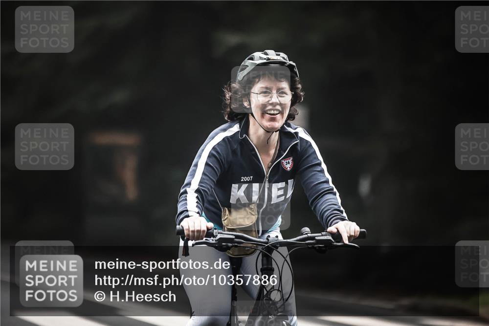 13.09.2026 - Stadtparktriathlon H.Heesch http://msf.ph/oto/10357886 13.09.2026 09:53:13 Radfahren 233, 244, 301, 326 meine-sportfotos.de
