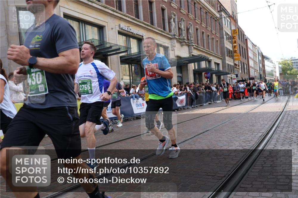13.09.2026 - 21. swb-Marathon Bremen Strokosch-Dieckow http://msf.ph/oto/10357892 13.09.2026 13:34:43 Ziel 489, 536, 1210, 2366, 2413, 2430, 2492, 2525, 2561, 2755, 3063, 3181, 3217, 3353, 3768, 4487, 5125, 5415, 5647, 5684, 6085, 6391, 6403, 6627, 6655, 6750, 6756, 7123, 7405, 7443, 7462, 7657, 7750, 7998, 8155, 8328, 8515, 8623, 9017, 9038, 9216, 9820, 13017, 13018, 13051, 13060, 13180, 682, 784, 809, 1307, 1395, 1871, 1967, 2215, 2525, 2831, 3029, 3052, 3058, 3318, 3353, 3380, 3388, 3409, 3765, 3842, 3890, 4537, 4616, 5378, 5488, 5566, 5694, 5760, 5852 meine-sportfotos.de