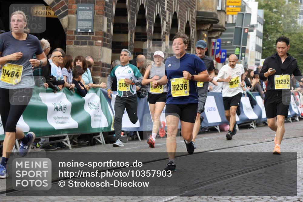 13.09.2026 - 21. swb-Marathon Bremen Strokosch-Dieckow http://msf.ph/oto/10357903 13.09.2026 10:57:19 Ziel 10157, 10408, 10610, 10772, 11000, 11079, 11328, 11946, 12032, 12284, 12434, 10177, 10226, 10300, 10394, 10517, 10518, 11106, 11365, 11480, 11498, 11609, 11734, 11965, 11966, 12037, 12111, 12372 meine-sportfotos.de