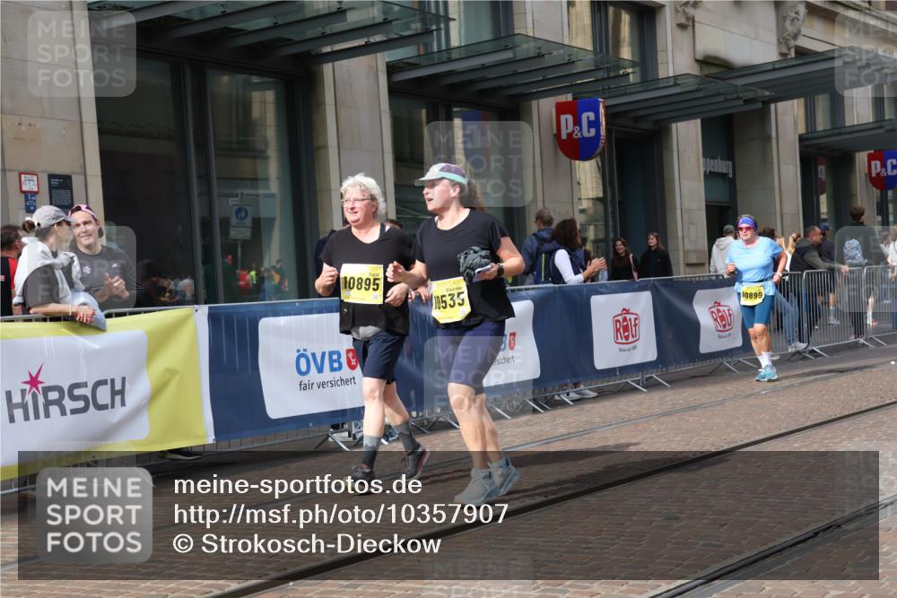 13.09.2026 - 21. swb-Marathon Bremen Strokosch-Dieckow http://msf.ph/oto/10357907 13.09.2026 11:18:12 Ziel 10176, 10194, 10535, 10600, 10651, 10895, 10899, 10997, 12371, 12561, 10137, 10191, 10192, 10459, 10513, 10713, 11482, 11808, 11829, 11943, 12023, 12177, 12178, 12321, 12373 meine-sportfotos.de