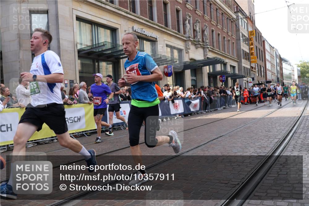 13.09.2026 - 21. swb-Marathon Bremen Strokosch-Dieckow http://msf.ph/oto/10357911 13.09.2026 13:34:43 Ziel 489, 536, 1210, 2366, 2413, 2430, 2492, 2525, 2561, 2755, 3063, 3181, 3217, 3353, 3768, 4487, 5125, 5415, 5647, 5684, 6085, 6391, 6403, 6627, 6655, 6750, 6756, 7123, 7405, 7443, 7462, 7657, 7750, 7998, 8155, 8328, 8515, 8623, 9017, 9038, 9216, 9820, 13017, 13018, 13051, 13060, 13180, 682, 784, 809, 1307, 1395, 1871, 1967, 2215, 2525, 2831, 3029, 3052, 3058, 3318, 3353, 3380, 3388, 3409, 3765, 3842, 3890, 4537, 4616, 5378, 5488, 5566, 5694, 5760, 5852 meine-sportfotos.de