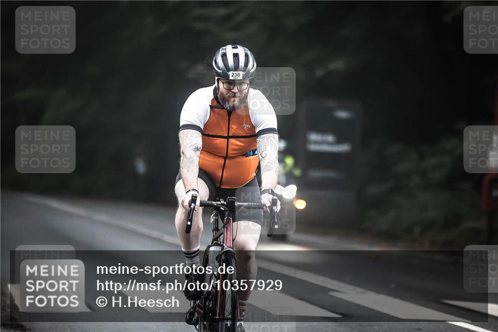 13.09.2026 - Stadtparktriathlon H.Heesch http://msf.ph/oto/10357929 13.09.2026 09:53:21 Radfahren 236, 301 meine-sportfotos.de