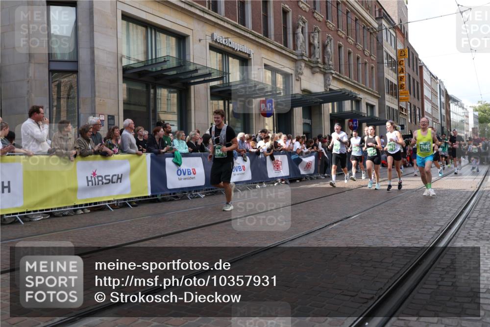 13.09.2026 - 21. swb-Marathon Bremen Strokosch-Dieckow http://msf.ph/oto/10357931 13.09.2026 13:34:46 Ziel 489, 536, 2366, 2413, 2430, 2492, 2755, 3063, 3181, 3217, 3311, 3768, 3916, 4487, 4635, 4985, 5016, 5125, 5415, 5647, 5684, 6085, 6391, 6403, 6627, 6655, 6750, 6756, 7123, 7405, 7462, 7657, 7703, 7750, 7998, 8155, 8300, 8328, 8515, 8623, 9017, 9216, 9526, 9527, 13017, 13018, 13051, 13060, 13180, 784, 809, 1210, 1307, 1395, 1871, 1967, 2215, 2525, 2561, 2831, 3029, 3052, 3058, 3318, 3353, 3380, 3388, 3409, 3765, 3842, 3890, 4537, 4616, 5378, 5415, 5488, 5566, 5694, 5760 meine-sportfotos.de
