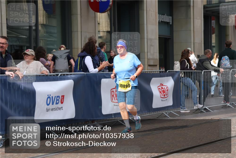 13.09.2026 - 21. swb-Marathon Bremen Strokosch-Dieckow http://msf.ph/oto/10357938 13.09.2026 11:18:13 Ziel 10176, 10194, 10535, 10600, 10651, 10895, 10899, 10997, 12371, 12422, 12561, 10137, 10191, 10192, 10459, 10513, 10713, 11482, 11808, 11829, 11943, 12023, 12177, 12178, 12373 meine-sportfotos.de
