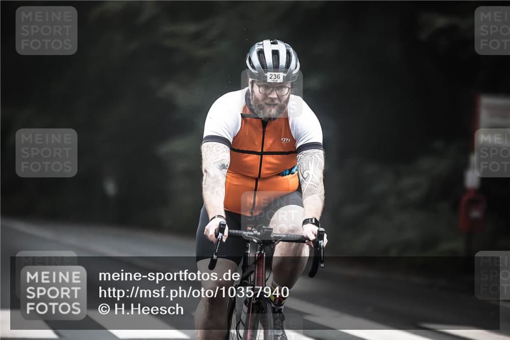 13.09.2026 - Stadtparktriathlon H.Heesch http://msf.ph/oto/10357940 13.09.2026 09:53:21 Radfahren 236, 301 meine-sportfotos.de