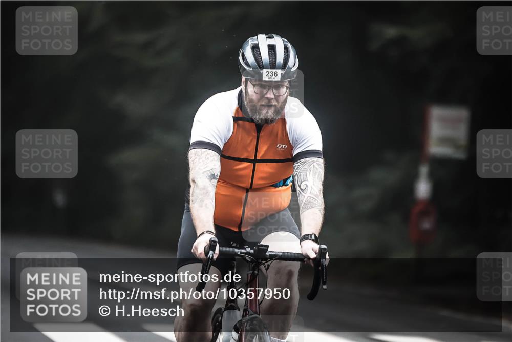 13.09.2026 - Stadtparktriathlon H.Heesch http://msf.ph/oto/10357950 13.09.2026 09:53:21 Radfahren 236, 301 meine-sportfotos.de