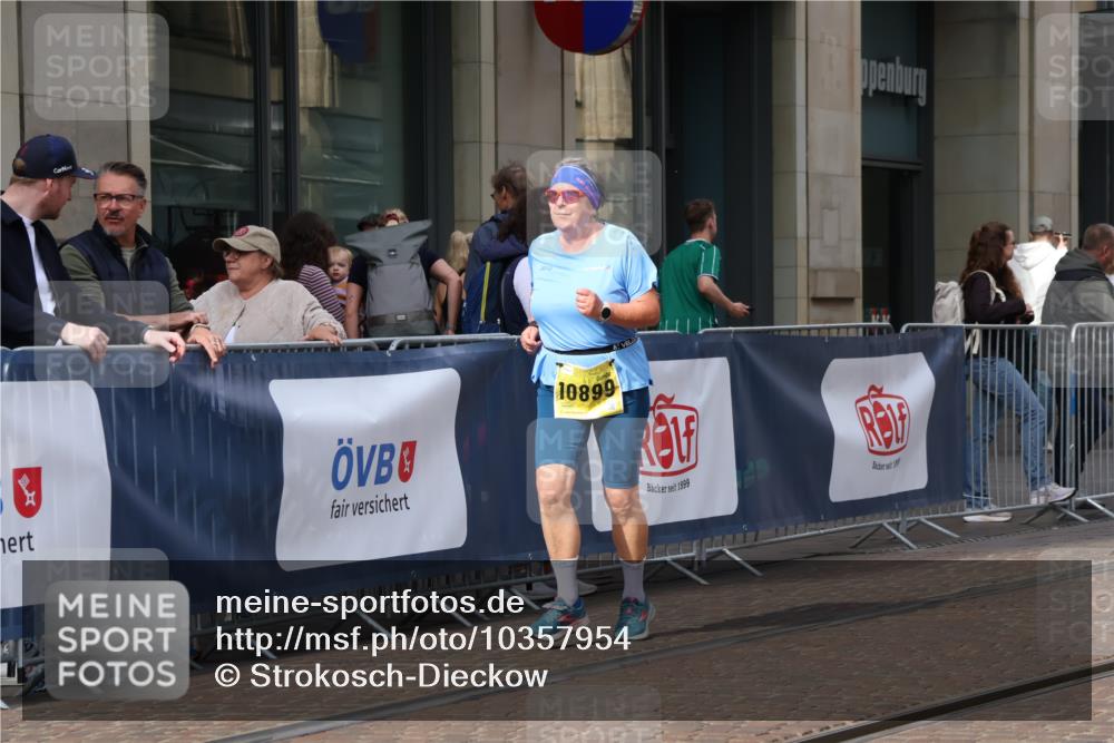 13.09.2026 - 21. swb-Marathon Bremen Strokosch-Dieckow http://msf.ph/oto/10357954 13.09.2026 11:18:13 Ziel 10176, 10194, 10535, 10600, 10651, 10895, 10899, 10997, 12371, 12422, 12561, 10137, 10191, 10192, 10459, 10513, 10713, 11482, 11808, 11829, 11943, 12023, 12177, 12178, 12373 meine-sportfotos.de