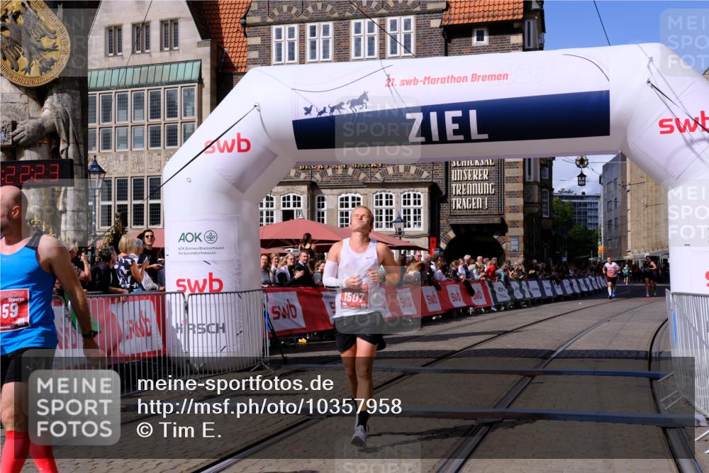 13.09.2026 - 21. swb-Marathon Bremen Tim E. http://msf.ph/oto/10357958 13.09.2026 12:53:12 Ziel 417, 553, 2100, 7244, 8077, 8729, 9522 meine-sportfotos.de