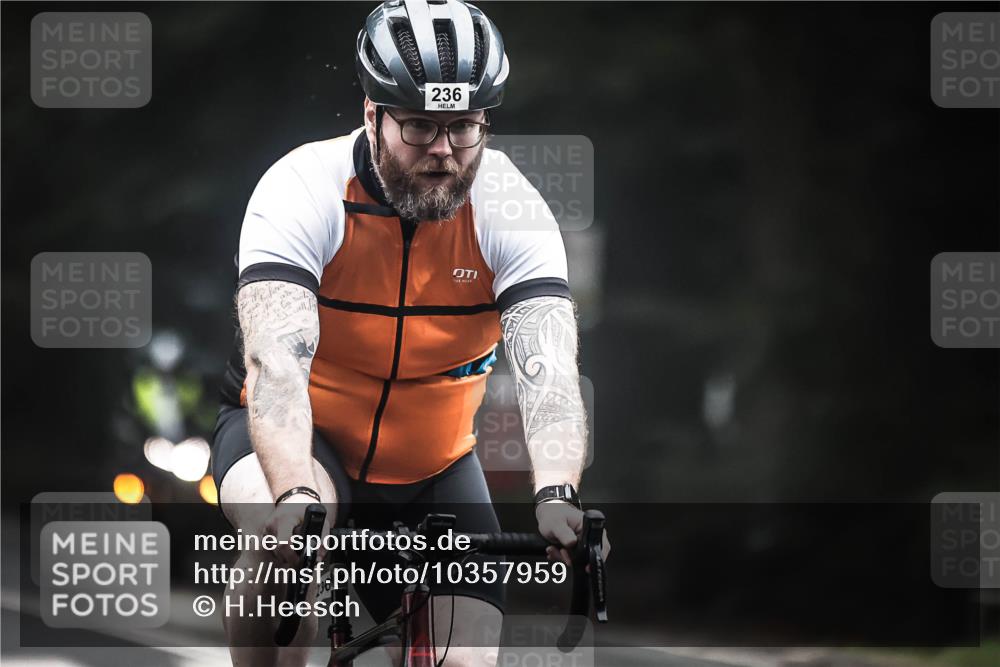 13.09.2026 - Stadtparktriathlon H.Heesch http://msf.ph/oto/10357959 13.09.2026 09:53:22 Radfahren 236, 301 meine-sportfotos.de