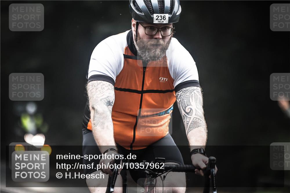 13.09.2026 - Stadtparktriathlon H.Heesch http://msf.ph/oto/10357962 13.09.2026 09:53:22 Radfahren 236, 301 meine-sportfotos.de