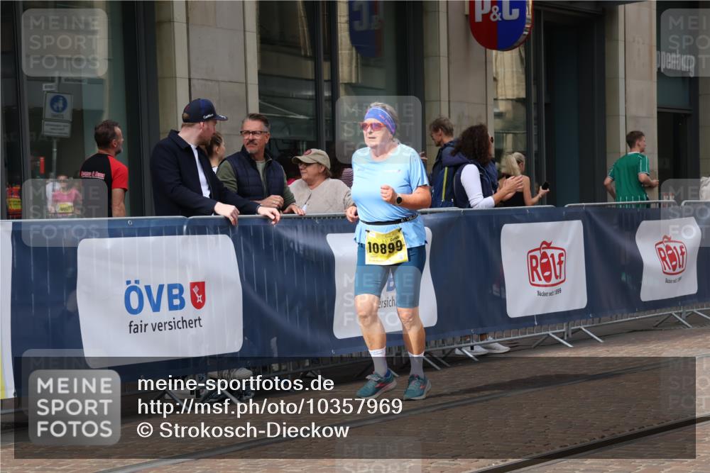 13.09.2026 - 21. swb-Marathon Bremen Strokosch-Dieckow http://msf.ph/oto/10357969 13.09.2026 11:18:14 Ziel 10176, 10194, 10535, 10600, 10651, 10895, 10899, 10997, 12371, 12422, 12561, 10191, 10192, 10459, 10513, 10713, 11482, 11808, 11829, 11943, 12023, 12177, 12178, 12373 meine-sportfotos.de