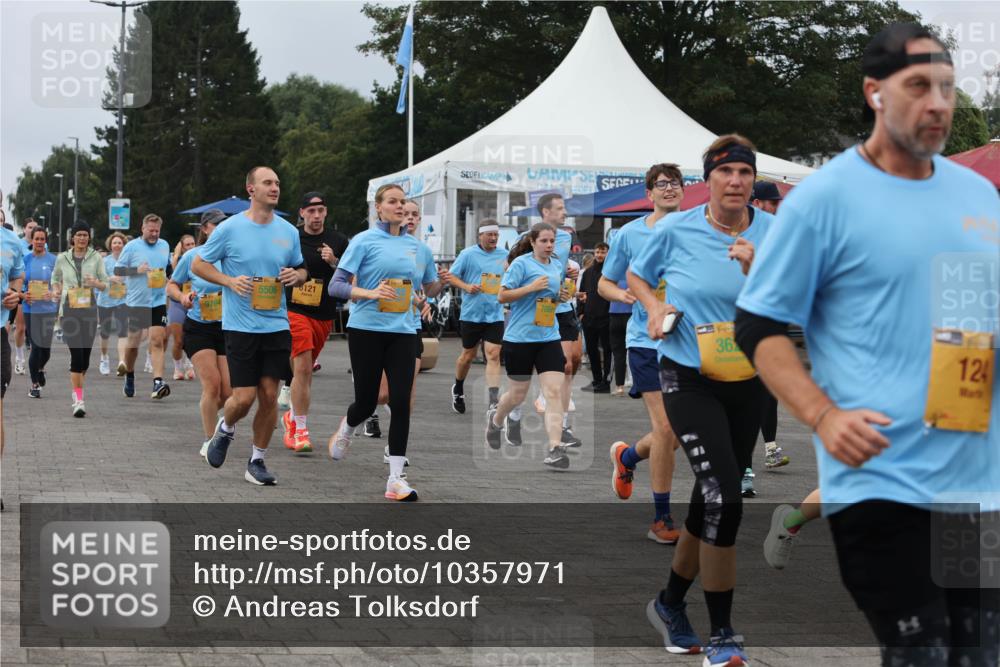 13.09.2026 - Kiel Lauf Andreas Tolksdorf http://msf.ph/oto/10357971 13.09.2026 10:00:19 Kiellinie 5506, 121, 36, 124 meine-sportfotos.de