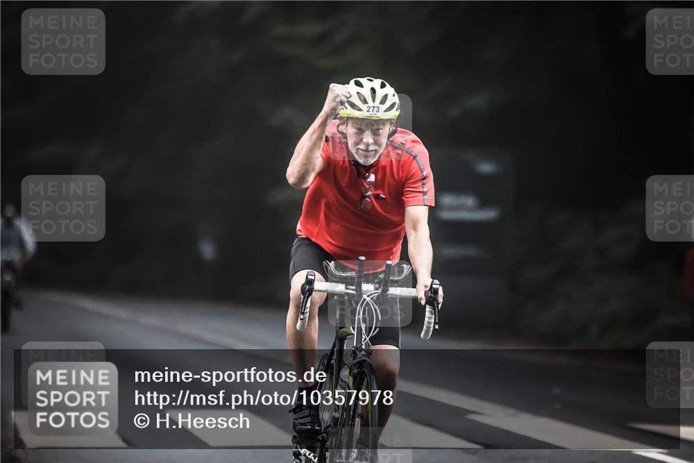 13.09.2026 - Stadtparktriathlon H.Heesch http://msf.ph/oto/10357978 13.09.2026 09:53:35 Radfahren 273, 329 meine-sportfotos.de