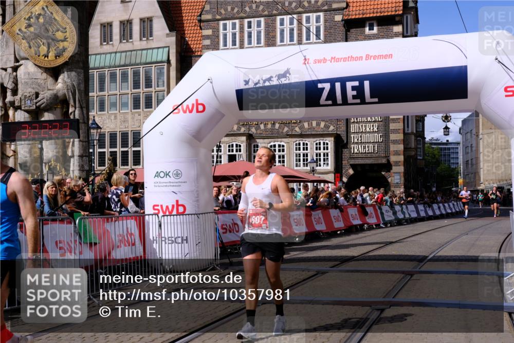 13.09.2026 - 21. swb-Marathon Bremen Tim E. http://msf.ph/oto/10357981 13.09.2026 12:53:12 Ziel 417, 553, 2100, 7244, 8077, 8729, 9522 meine-sportfotos.de