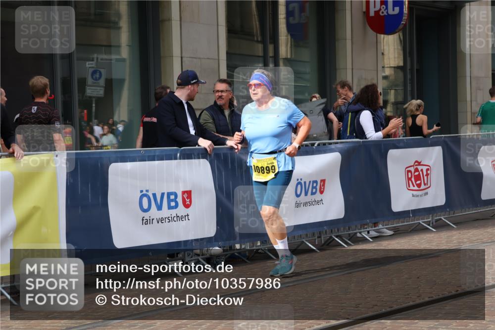 13.09.2026 - 21. swb-Marathon Bremen Strokosch-Dieckow http://msf.ph/oto/10357986 13.09.2026 11:18:15 Ziel 10176, 10194, 10535, 10600, 10651, 10895, 10899, 10997, 12371, 12422, 12561, 10191, 10192, 10459, 10513, 10713, 11482, 11808, 11829, 11943, 12177, 12178 meine-sportfotos.de