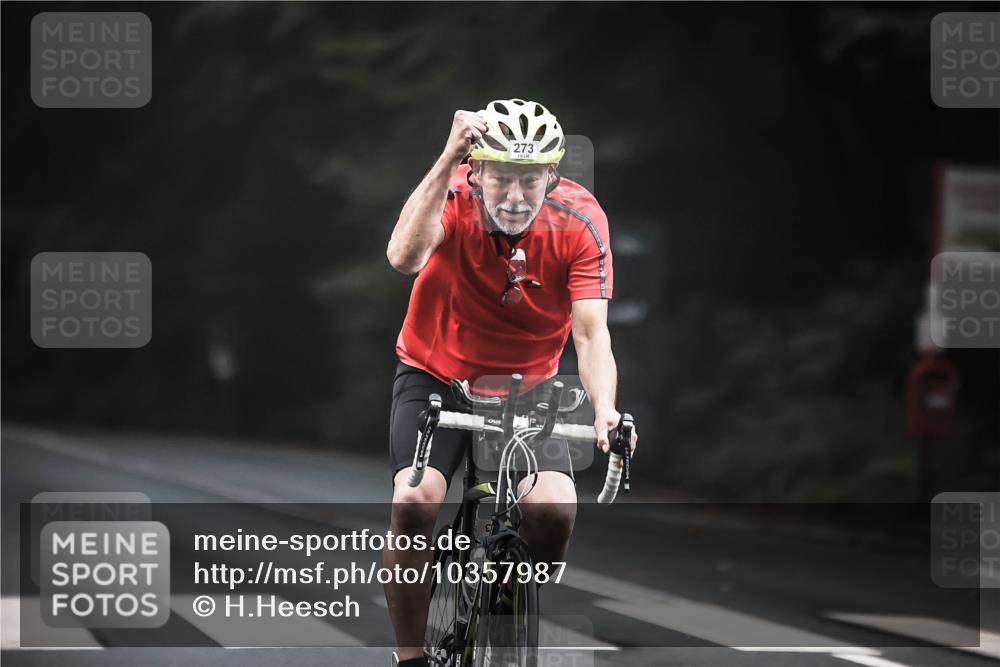 13.09.2026 - Stadtparktriathlon H.Heesch http://msf.ph/oto/10357987 13.09.2026 09:53:35 Radfahren 273, 329 meine-sportfotos.de