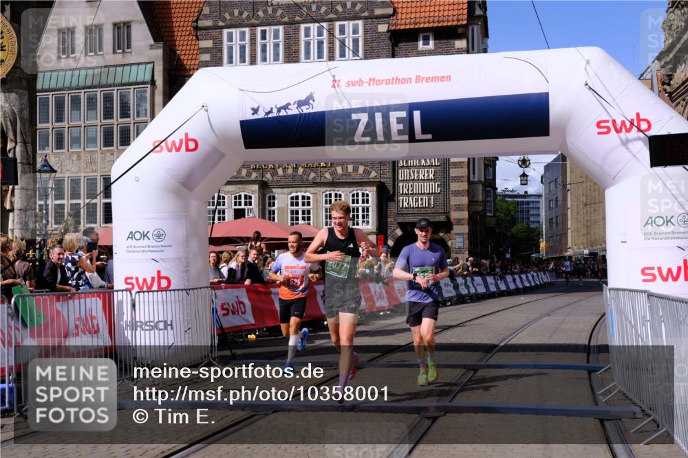 13.09.2026 - 21. swb-Marathon Bremen Tim E. http://msf.ph/oto/10358001 13.09.2026 12:53:20 Ziel 417, 2585, 7650, 8077, 9522 meine-sportfotos.de