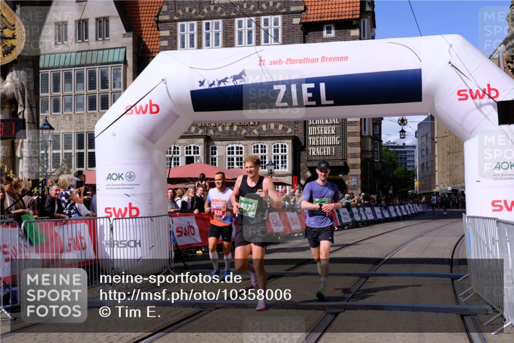 13.09.2026 - 21. swb-Marathon Bremen Tim E. http://msf.ph/oto/10358006 13.09.2026 12:53:20 Ziel 417, 2585, 7650, 8077, 9522 meine-sportfotos.de