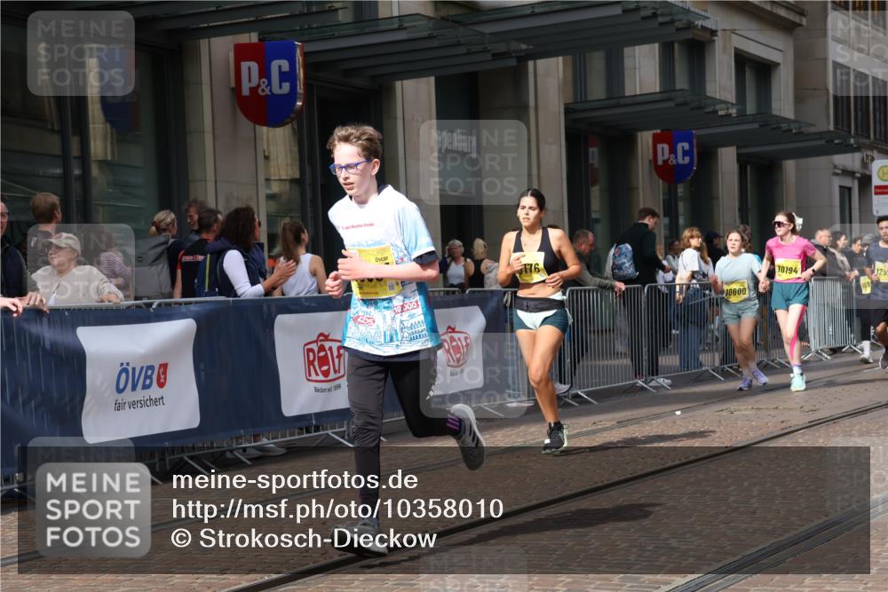 13.09.2026 - 21. swb-Marathon Bremen Strokosch-Dieckow http://msf.ph/oto/10358010 13.09.2026 11:18:17 Ziel 10176, 10194, 10264, 10535, 10568, 10600, 10651, 10895, 10899, 10997, 11443, 12371, 12422, 12561, 10191, 10192, 10459, 10513, 10651, 10713, 11482, 11808, 11829, 11943, 12177, 12178 meine-sportfotos.de