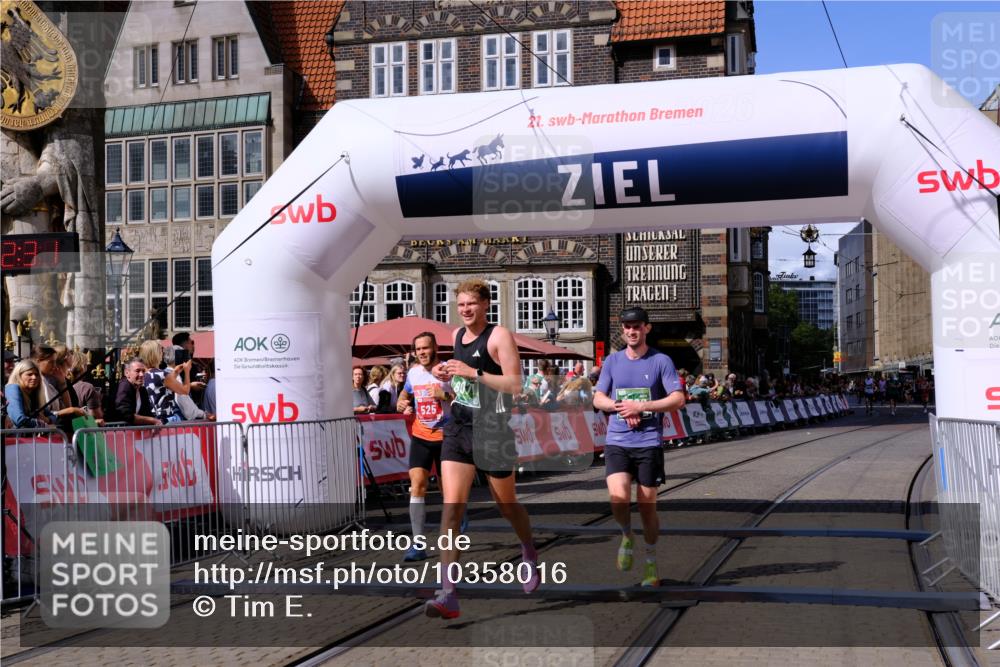 13.09.2026 - 21. swb-Marathon Bremen Tim E. http://msf.ph/oto/10358016 13.09.2026 12:53:20 Ziel 417, 2585, 7650, 8077, 9522 meine-sportfotos.de