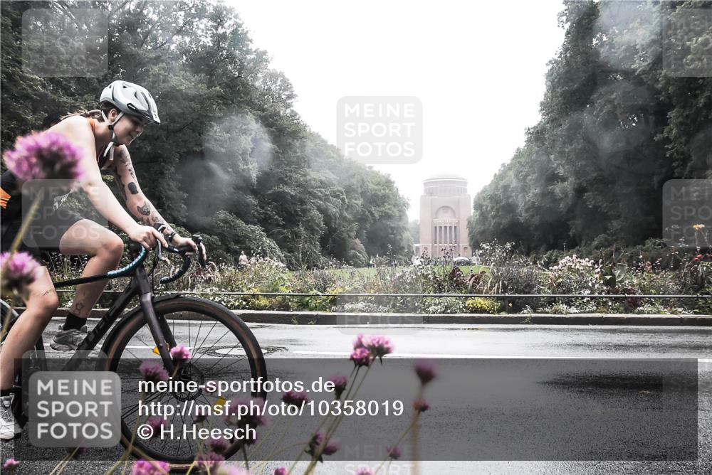 13.09.2026 - Stadtparktriathlon H.Heesch http://msf.ph/oto/10358019 13.09.2026 13:15:22 Radfahren 1304, 1317, 1376, 1381 meine-sportfotos.de