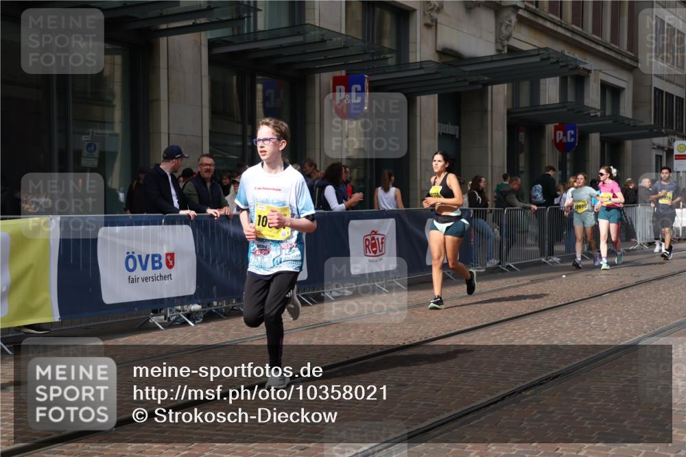 13.09.2026 - 21. swb-Marathon Bremen Strokosch-Dieckow http://msf.ph/oto/10358021 13.09.2026 11:18:17 Ziel 10176, 10194, 10264, 10535, 10568, 10600, 10651, 10895, 10899, 10997, 11443, 12371, 12422, 12561, 10191, 10192, 10459, 10513, 10651, 10713, 11482, 11808, 11829, 11943, 12177, 12178 meine-sportfotos.de