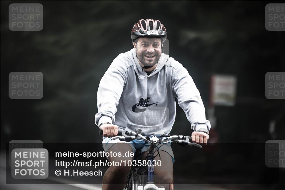13.09.2026 - Stadtparktriathlon H.Heesch http://msf.ph/oto/10358030 13.09.2026 09:53:42 Radfahren 290, 328, 329 meine-sportfotos.de
