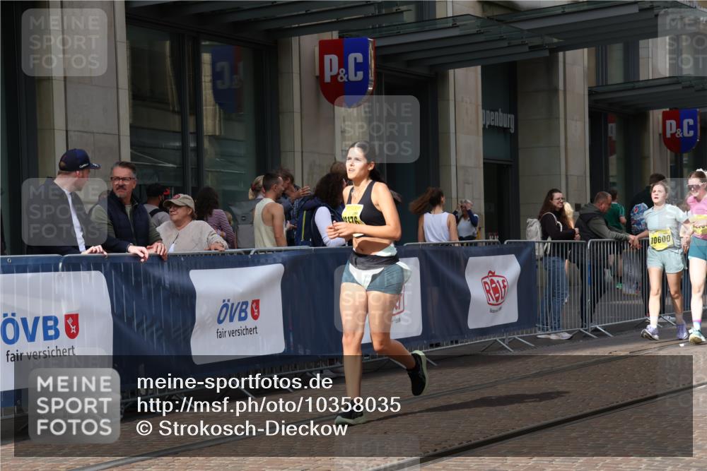 13.09.2026 - 21. swb-Marathon Bremen Strokosch-Dieckow http://msf.ph/oto/10358035 13.09.2026 11:18:18 Ziel 10176, 10194, 10264, 10535, 10568, 10600, 10895, 10899, 10997, 11443, 12371, 12422, 12561, 10191, 10192, 10459, 10513, 10651, 10713, 11482, 11808, 11829, 11943, 12177, 12178 meine-sportfotos.de