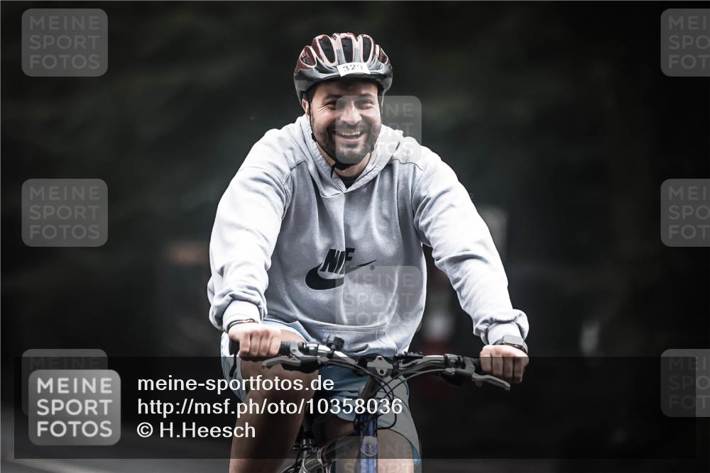 13.09.2026 - Stadtparktriathlon H.Heesch http://msf.ph/oto/10358036 13.09.2026 09:53:42 Radfahren 290, 328, 329 meine-sportfotos.de