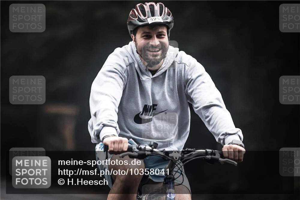 13.09.2026 - Stadtparktriathlon H.Heesch http://msf.ph/oto/10358041 13.09.2026 09:53:42 Radfahren 290, 328, 329 meine-sportfotos.de