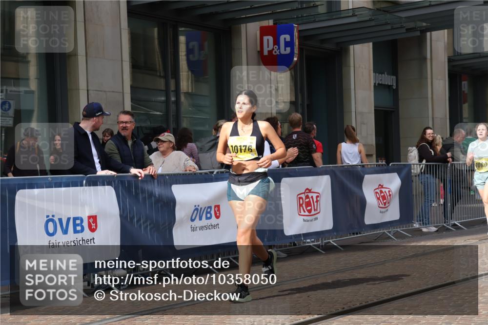 13.09.2026 - 21. swb-Marathon Bremen Strokosch-Dieckow http://msf.ph/oto/10358050 13.09.2026 11:18:18 Ziel 10176, 10194, 10264, 10535, 10568, 10600, 10895, 10899, 10997, 11443, 12371, 12422, 12561, 10191, 10192, 10459, 10513, 10651, 10713, 11482, 11808, 11829, 11943, 12177, 12178 meine-sportfotos.de