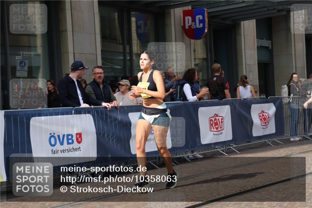 13.09.2026 - 21. swb-Marathon Bremen Strokosch-Dieckow http://msf.ph/oto/10358063 13.09.2026 11:18:18 Ziel 10176, 10194, 10264, 10535, 10568, 10600, 10895, 10899, 10997, 11443, 12371, 12422, 12561, 10191, 10192, 10459, 10513, 10651, 10713, 11482, 11808, 11829, 11943, 12177, 12178 meine-sportfotos.de