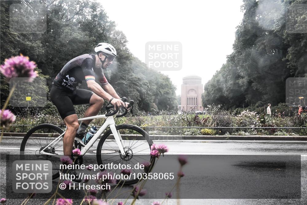13.09.2026 - Stadtparktriathlon H.Heesch http://msf.ph/oto/10358065 13.09.2026 13:15:54 Radfahren 1221, 1307 meine-sportfotos.de