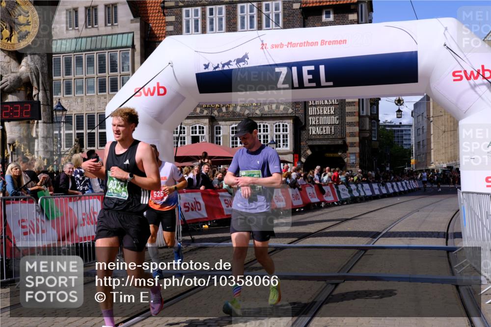 13.09.2026 - 21. swb-Marathon Bremen Tim E. http://msf.ph/oto/10358066 13.09.2026 12:53:21 Ziel 417, 2585, 7650, 8077, 9522 meine-sportfotos.de
