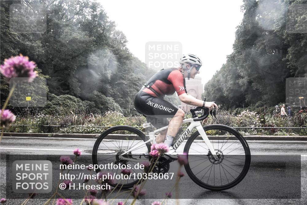 13.09.2026 - Stadtparktriathlon H.Heesch http://msf.ph/oto/10358067 13.09.2026 13:15:55 Radfahren 1221, 1307 meine-sportfotos.de