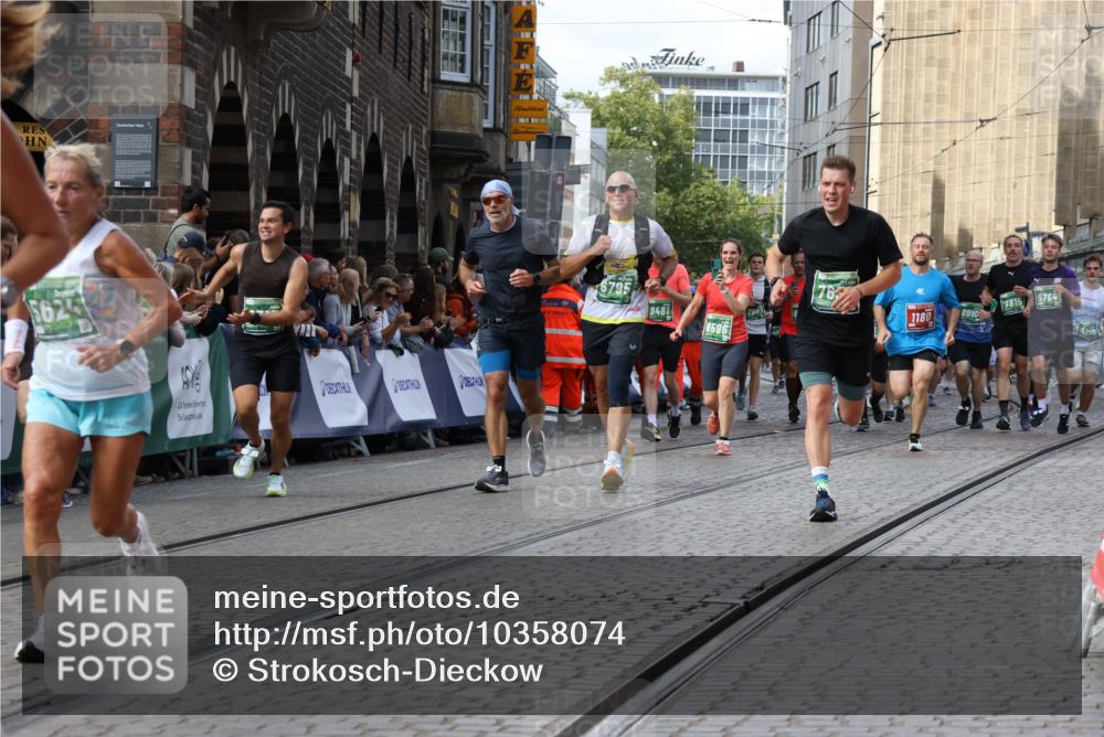 13.09.2026 - 21. swb-Marathon Bremen Strokosch-Dieckow http://msf.ph/oto/10358074 13.09.2026 13:37:39 Ziel 270, 391, 448, 869, 1180, 1854, 3333, 3627, 3823, 4628, 4932, 4947, 5388, 5547, 5577, 5612, 5738, 5791, 6046, 6904, 6947, 7571, 8268, 8439, 8443, 8458, 8553, 8748, 8753, 9140, 9701, 13077, 581, 1851, 2342, 4159, 4394, 4942, 5783, 5784, 6001, 6083, 6596, 6795, 7540, 7635, 7815, 7894, 7985, 8010, 8204, 8315, 8316, 8440, 8450, 8972, 9099, 9481, 9774, 13228 meine-sportfotos.de