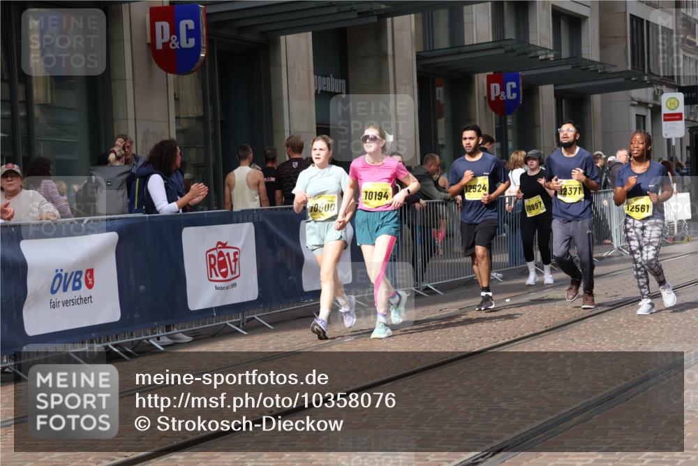 13.09.2026 - 21. swb-Marathon Bremen Strokosch-Dieckow http://msf.ph/oto/10358076 13.09.2026 11:18:20 Ziel 10005, 10176, 10194, 10264, 10535, 10568, 10600, 10895, 10899, 10997, 11443, 12371, 12422, 12561, 10191, 10192, 10459, 10513, 10651, 10713, 11482, 11808, 11829, 11943, 12177, 12178 meine-sportfotos.de