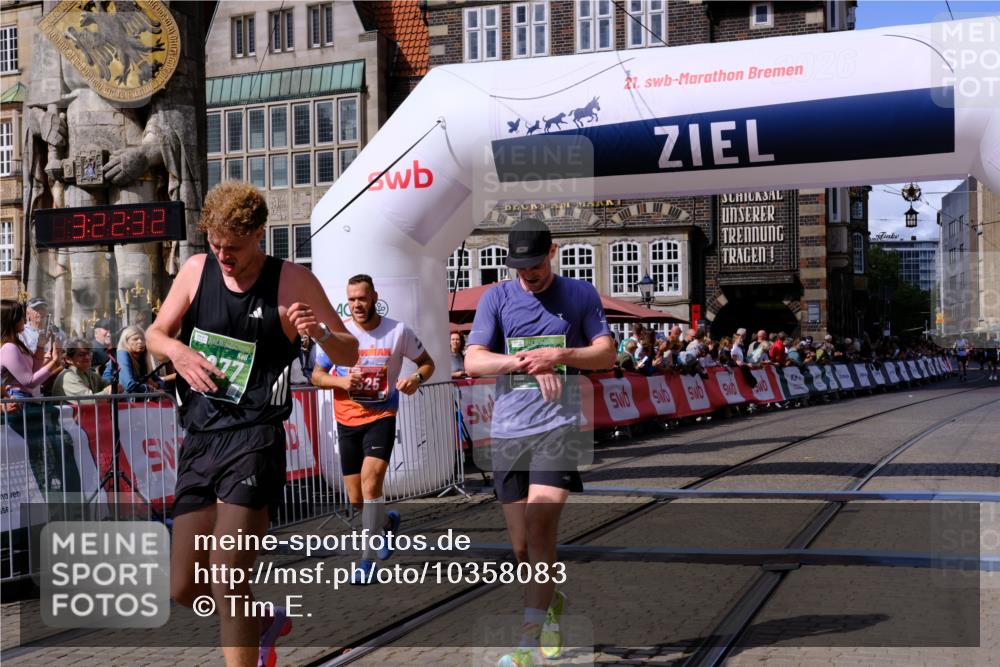 13.09.2026 - 21. swb-Marathon Bremen Tim E. http://msf.ph/oto/10358083 13.09.2026 12:53:21 Ziel 417, 2585, 7650, 8077, 9522 meine-sportfotos.de